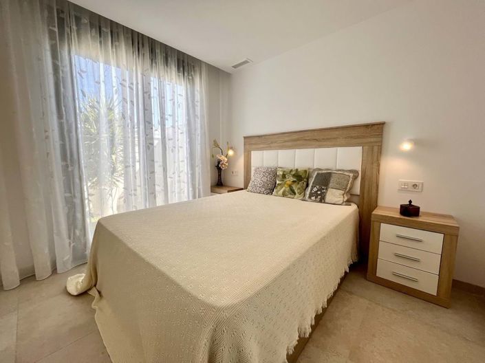 Image No.23-3 Bed Townhouse for sale