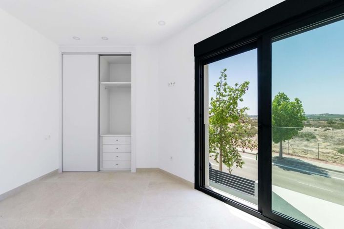 Image No.14-2 Bed Semi-Detached for sale