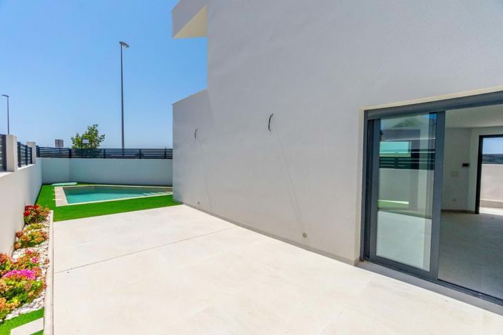 Image No.22-2 Bed Semi-Detached for sale