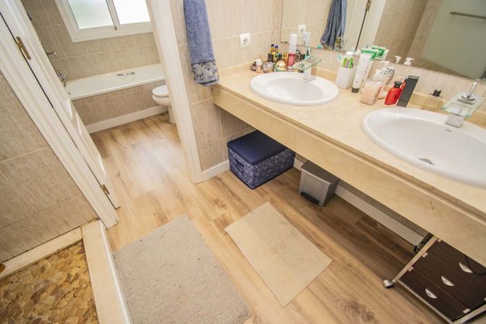 Image No.36-Maison de ville de 5 chambres à vendre à Estepona