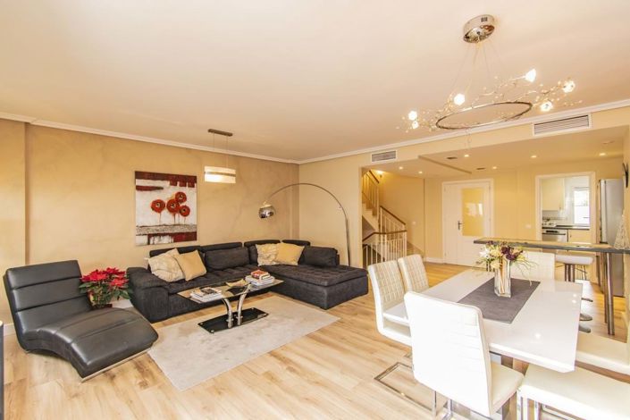 Image No.4-Maison de ville de 5 chambres à vendre à Estepona