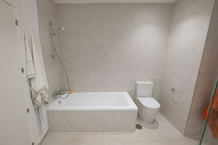 Image No.11-3 Bed Townhouse for sale