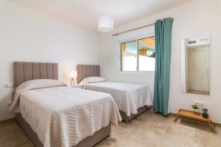 Image No.16-4 Bed Semi-Detached for sale