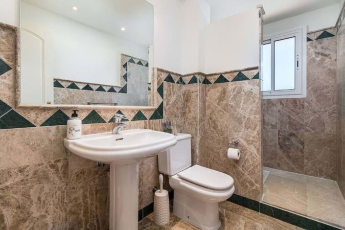 Image No.17-4 Bed Semi-Detached for sale