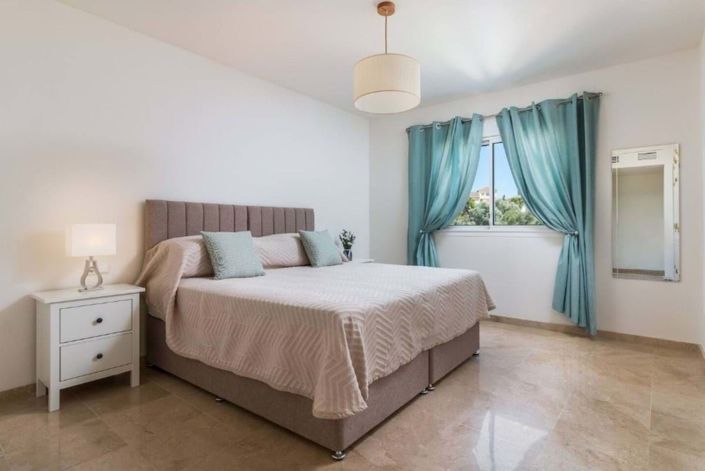 Image No.18-4 Bed Semi-Detached for sale