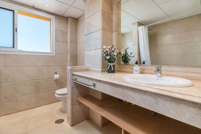 Image No.19-4 Bed Semi-Detached for sale