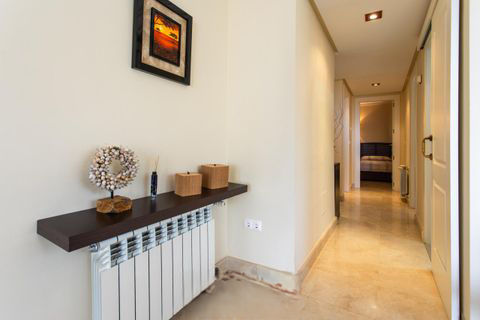 Image No.18-3 Bed Apartment for sale