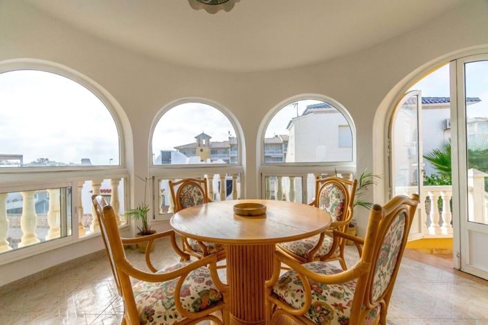 Image No.3-Villa de 4 chambres à vendre à Villamartin