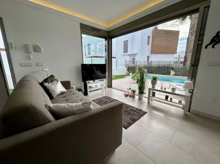 Image No.5-Villa de 3 chambres à vendre à Villamartin