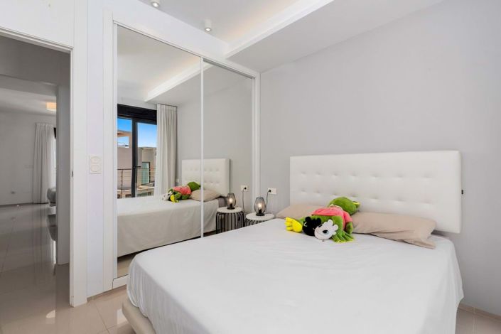 Image No.11-4 Bed Townhouse for sale