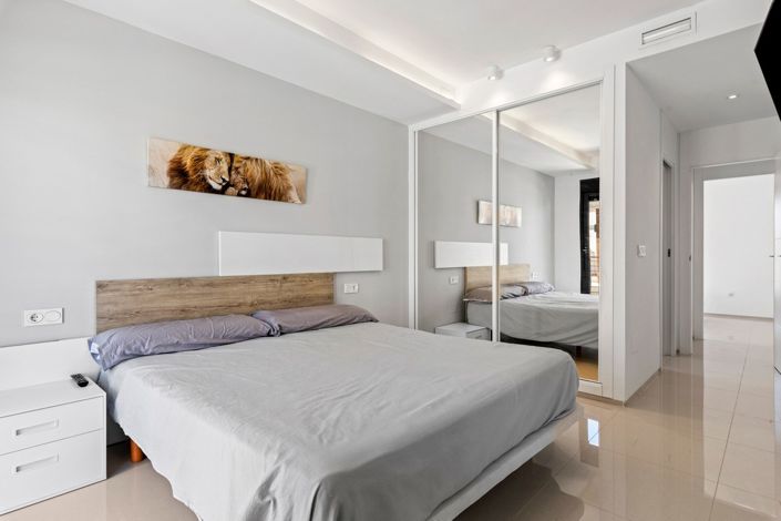 Image No.17-4 Bed Townhouse for sale