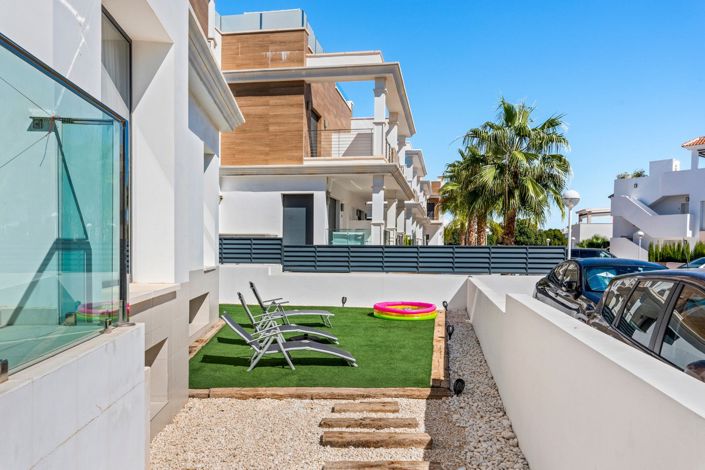 Image No.38-4 Bed Townhouse for sale