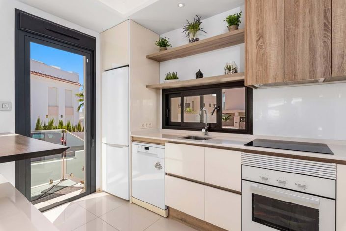 Image No.9-4 Bed Townhouse for sale