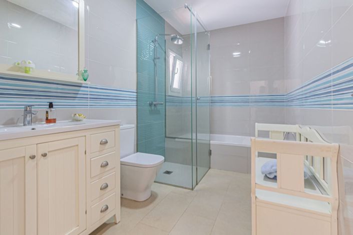 Image No.18-4 Bed Villa for sale