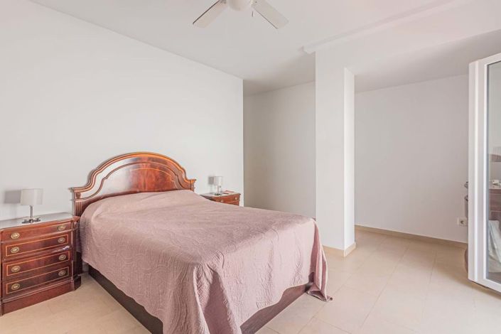 Image No.9-4 Bed Villa for sale