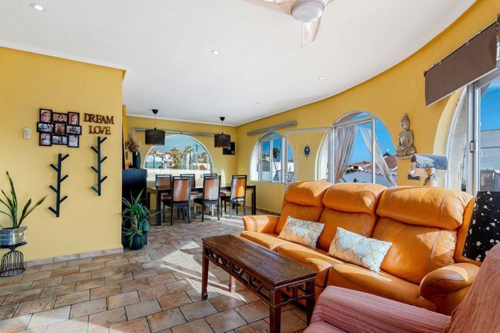 Image No.2-4 Bed Villa for sale