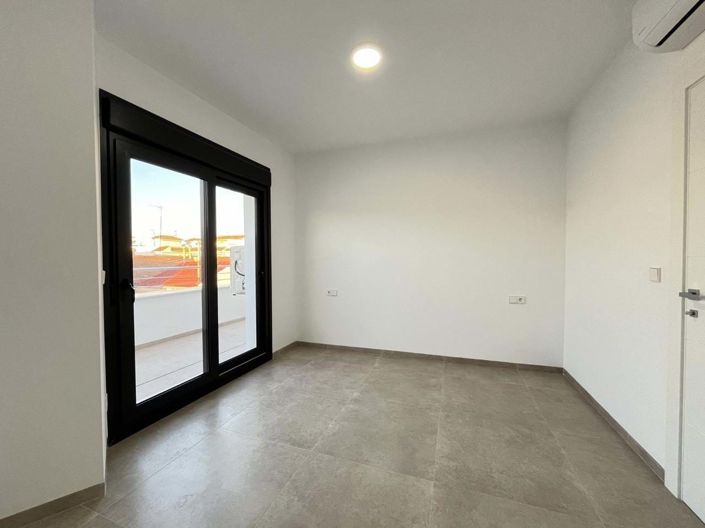 Image No.40-3 Bed Villa for sale