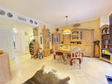 1447-632079-78d1f4f8b6655591b02d22fabb36a692d