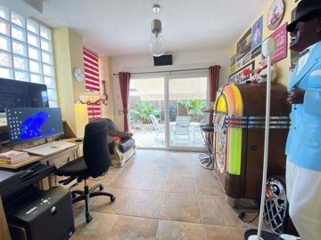 1447-632079-78d1f4f8b6655591b02d22fabb36a692d