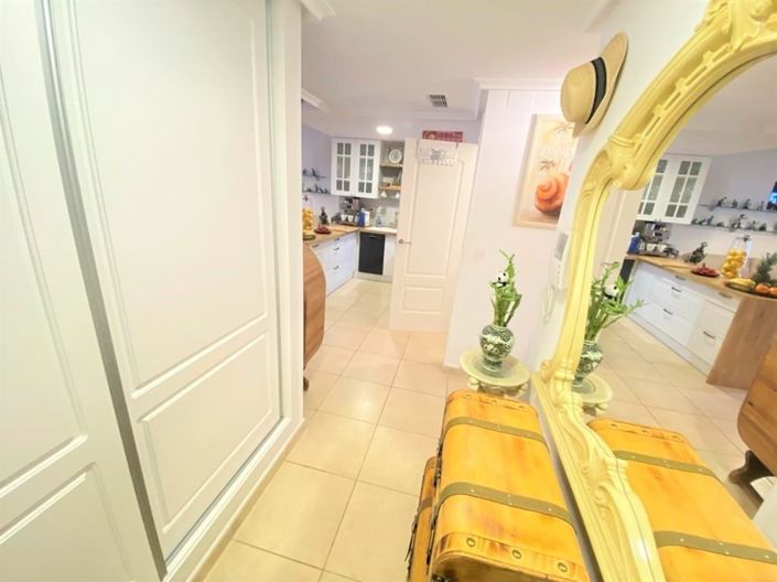 Image No.8-3 Bed Apartment for sale