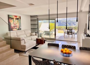 1447-632795-78d1f4f8b6655591b02d22fabb36a692d73ccaed32aa79b785db18e2812971fd-cdf8c637-7b12-4431-b5c2-8a299bc49976