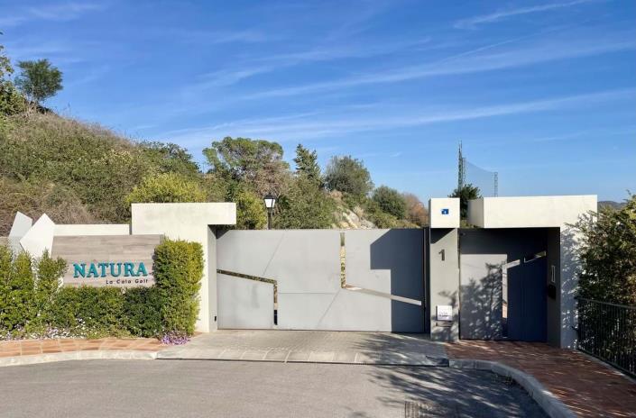 Image No.10-3 Bed Townhouse for sale