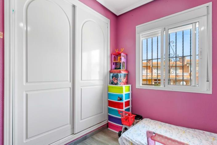 Image No.18-2 Bed Townhouse for sale