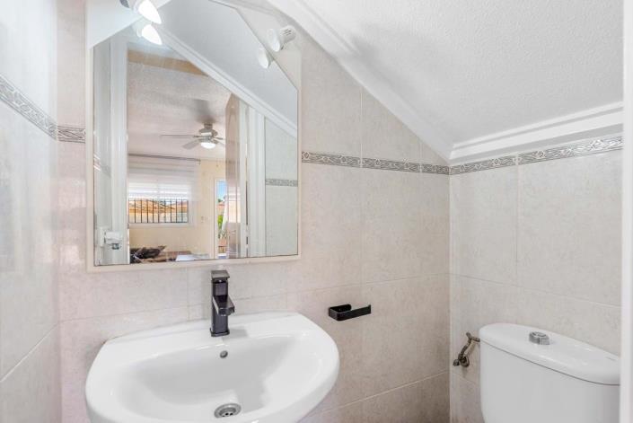 Image No.17-2 Bed Townhouse for sale