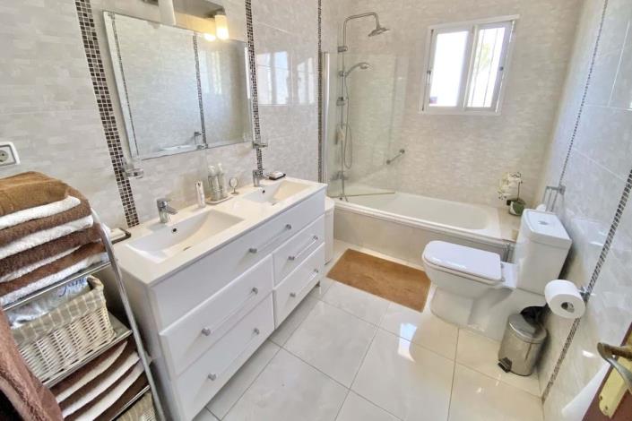 Image No.17-4 Bed Villa for sale