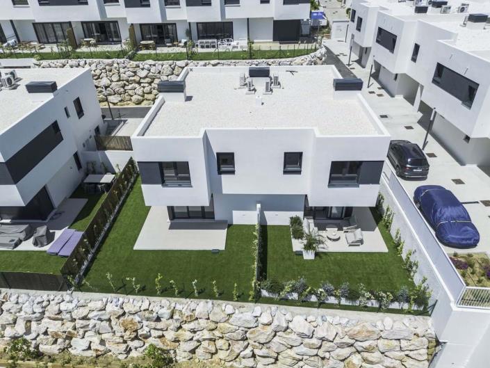 Image No.3-4 Bed Semi-Detached for sale