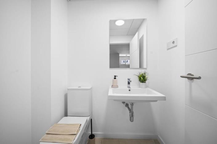 Image No.39-4 Bed Semi-Detached for sale