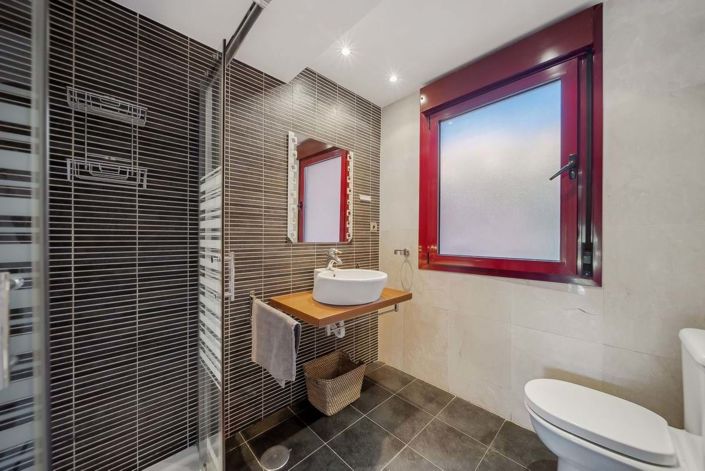 Image No.60-2 Bed Apartment for sale