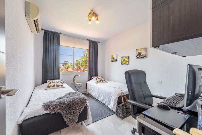 Image No.16-4 Bed Townhouse for sale