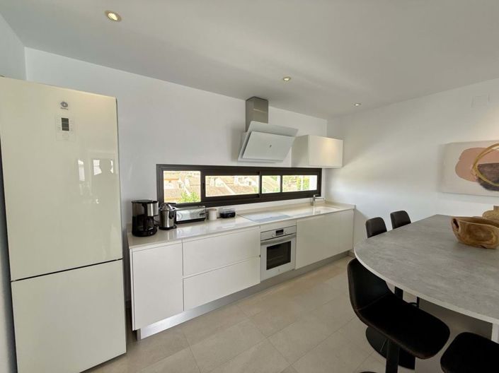 Image No.30-3 Bed Penthouse for sale