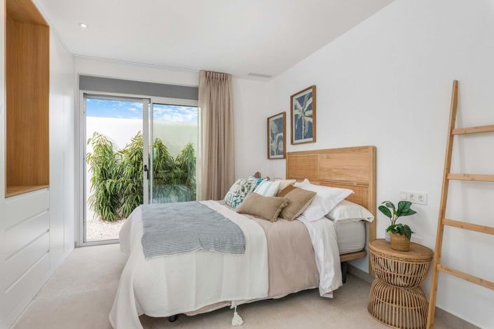 Image No.12-3 Bed Semi-Detached for sale