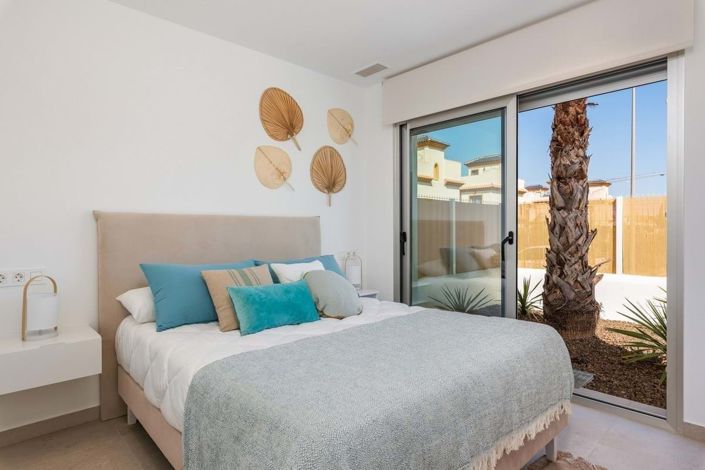 Image No.37-3 Bed Semi-Detached for sale