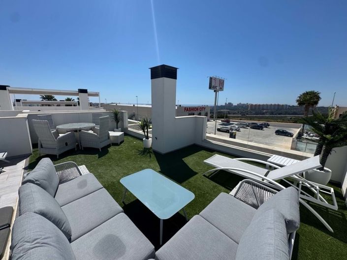 Image No.2-Villa de 4 chambres à vendre à Orihuela Costa