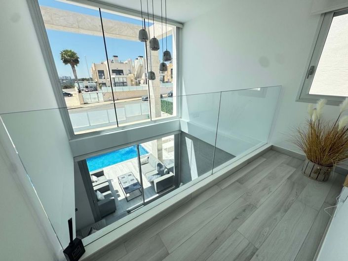 Image No.20-Villa de 4 chambres à vendre à Orihuela Costa