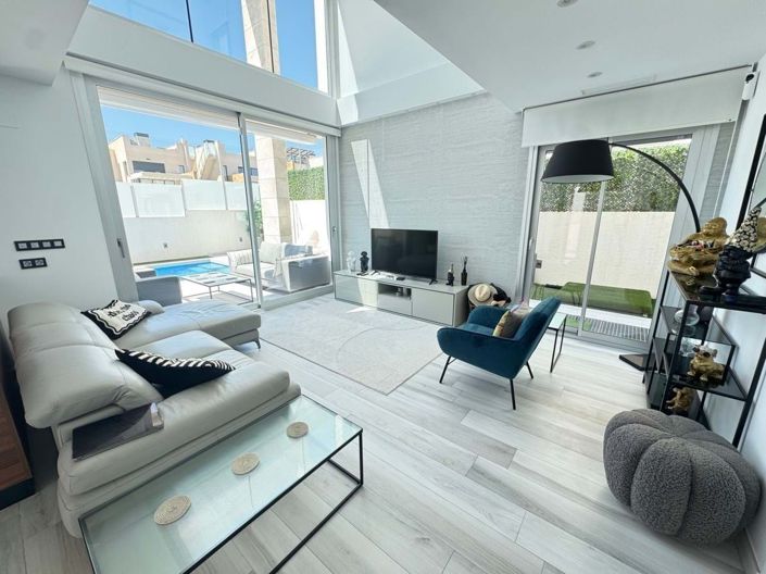 Image No.6-Villa de 4 chambres à vendre à Orihuela Costa