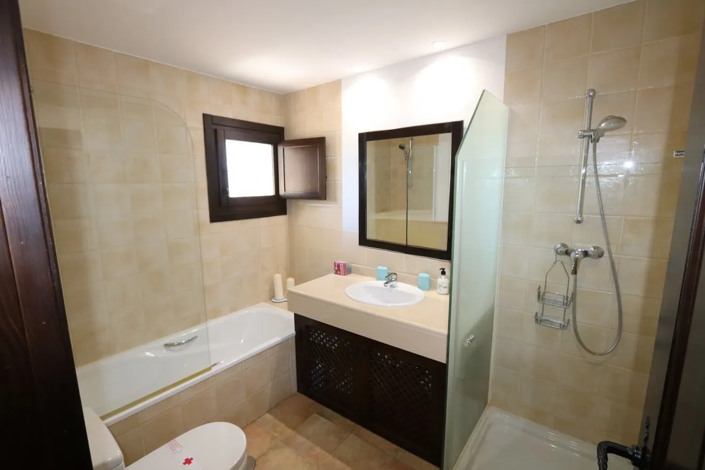 Image No.13-4 Bed Apartment for sale