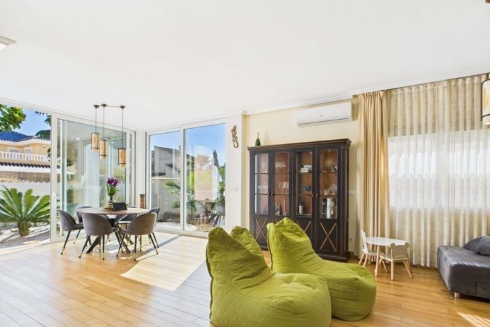 Image No.3-4 Bed Villa for sale