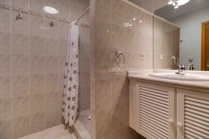 Image No.16-3 Bed Semi-Detached for sale