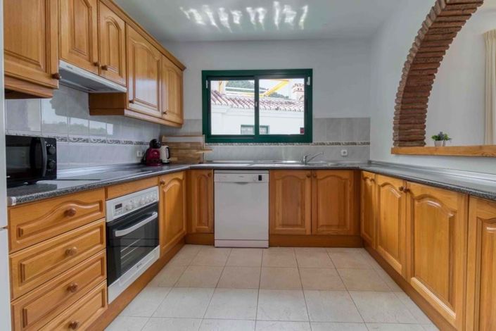 Image No.38-3 Bed Semi-Detached for sale