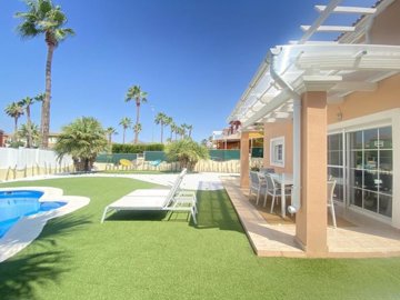 1447-637843-78d1f4f8b6655591b02d22fabb36a692d