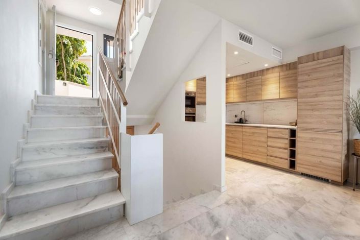 Image No.12-3 Bed Townhouse for sale