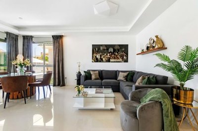 1447-638705-78d1f4f8b6655591b02d22fabb36a692d