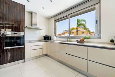 1447-638705-78d1f4f8b6655591b02d22fabb36a692d