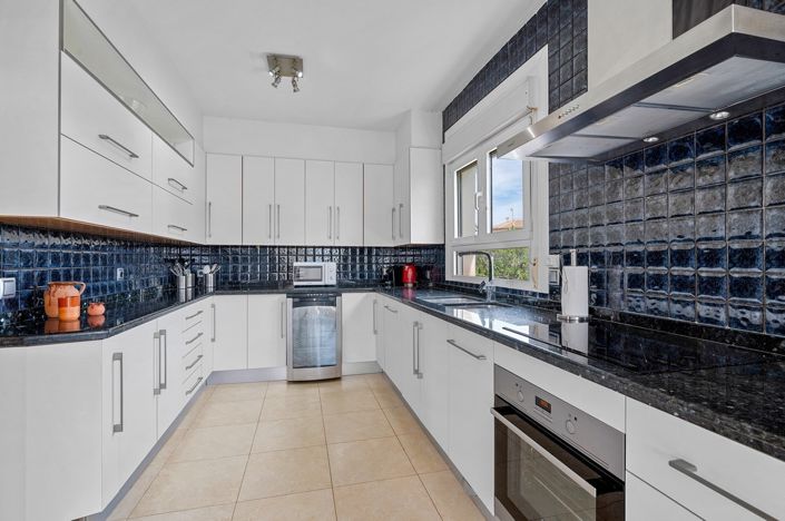 Image No.10-5 Bed Villa for sale