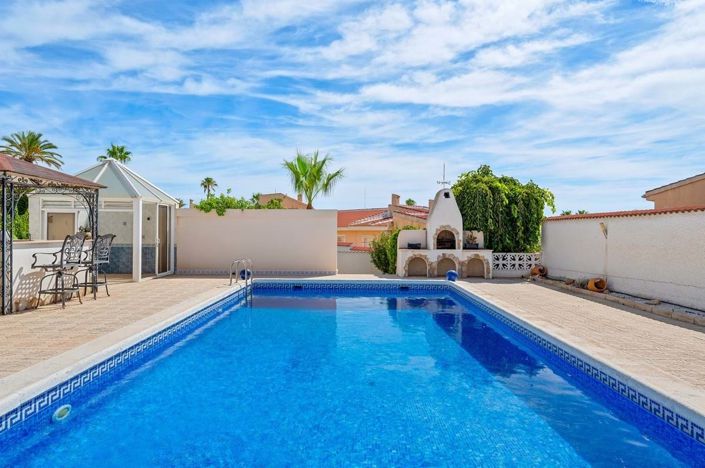 Image No.2-5 Bed Villa for sale