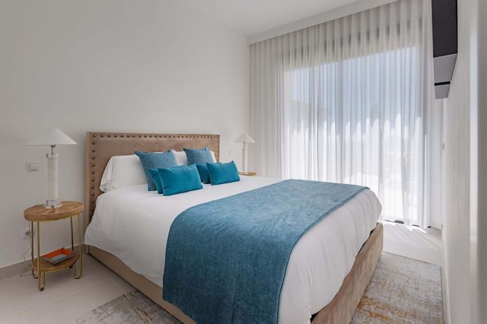 Image No.12-4 Bed Semi-Detached for sale